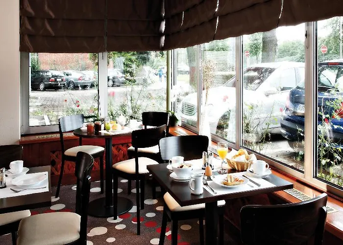 Hotel Leonardo Airport 3*